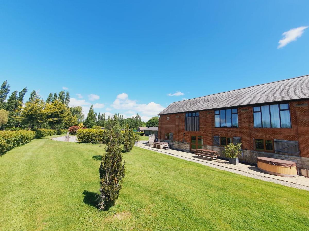 The Victorian Barn, Self-Catering Holidays With Pool And Hot Tubs, Dorset Woolland Exterior photo