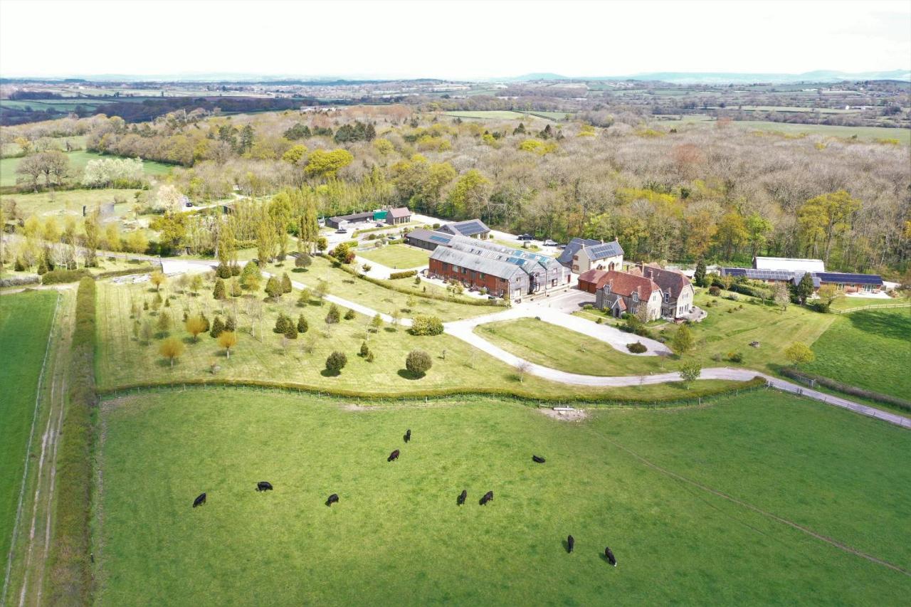 The Victorian Barn, Self-Catering Holidays With Pool And Hot Tubs, Dorset Woolland Exterior photo