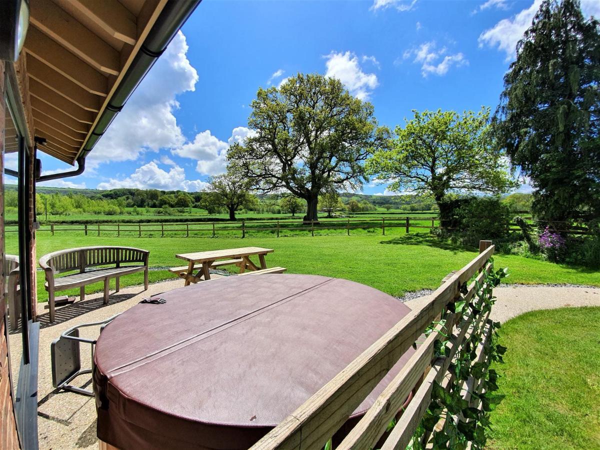 The Victorian Barn, Self-Catering Holidays With Pool And Hot Tubs, Dorset Woolland Exterior photo