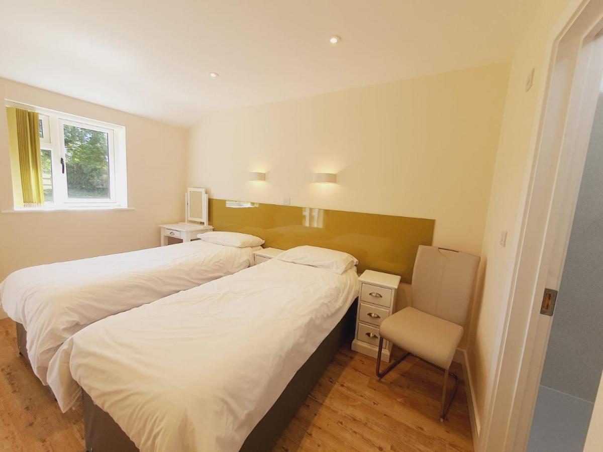 The Victorian Barn, Self-Catering Holidays With Pool And Hot Tubs, Dorset Woolland Exterior photo