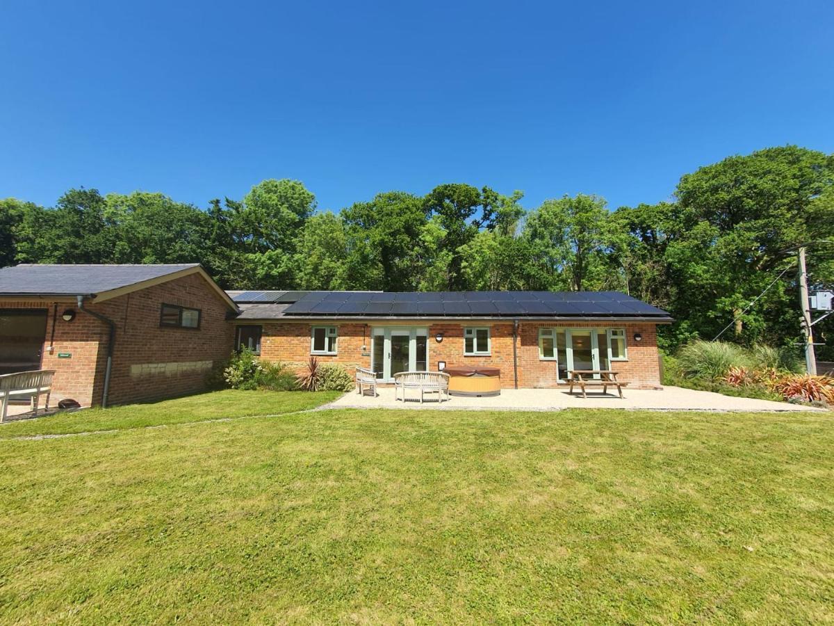 The Victorian Barn, Self-Catering Holidays With Pool And Hot Tubs, Dorset Woolland Exterior photo