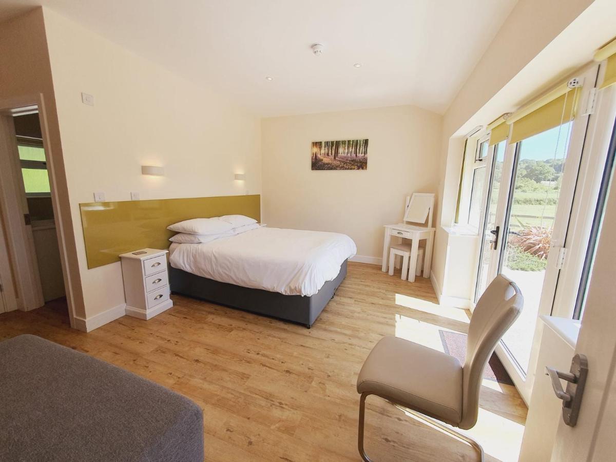The Victorian Barn, Self-Catering Holidays With Pool And Hot Tubs, Dorset Woolland Exterior photo