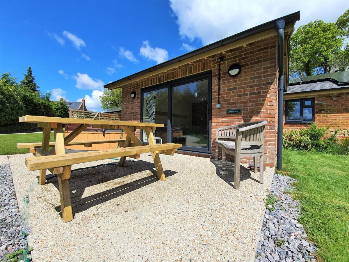 The Victorian Barn, Self-Catering Holidays With Pool And Hot Tubs, Dorset Woolland Exterior photo