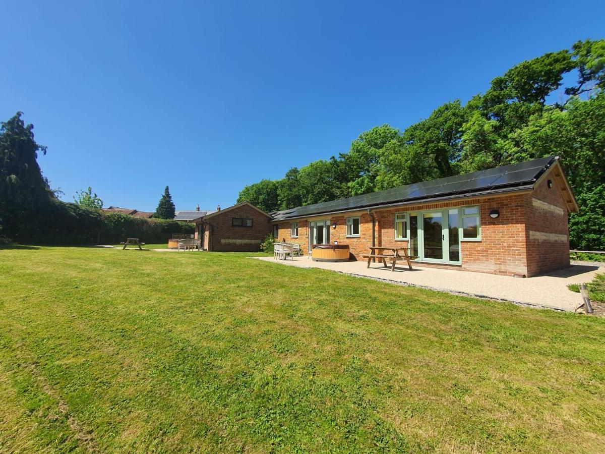 The Victorian Barn, Self-Catering Holidays With Pool And Hot Tubs, Dorset Woolland Exterior photo