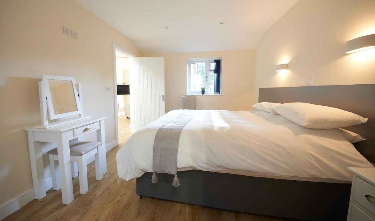 The Victorian Barn, Self-Catering Holidays With Pool And Hot Tubs, Dorset Woolland Exterior photo