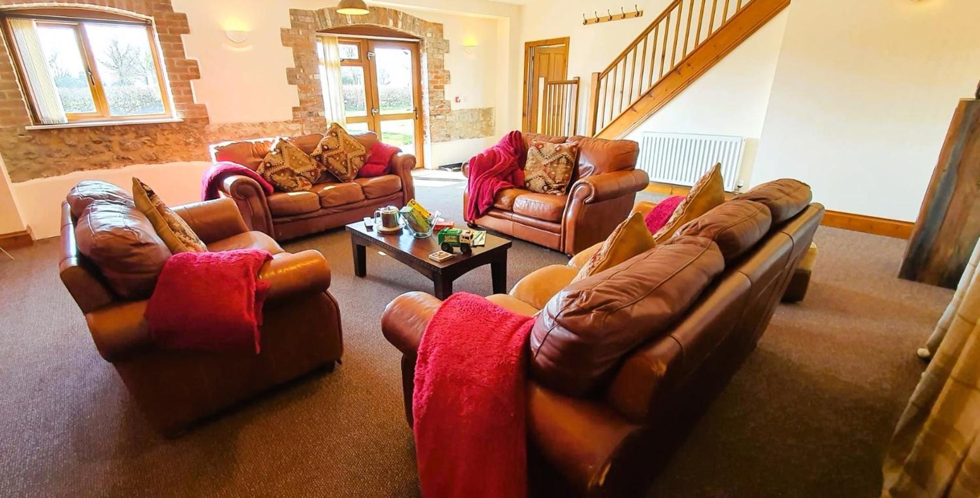 The Victorian Barn, Self-Catering Holidays With Pool And Hot Tubs, Dorset Woolland Exterior photo