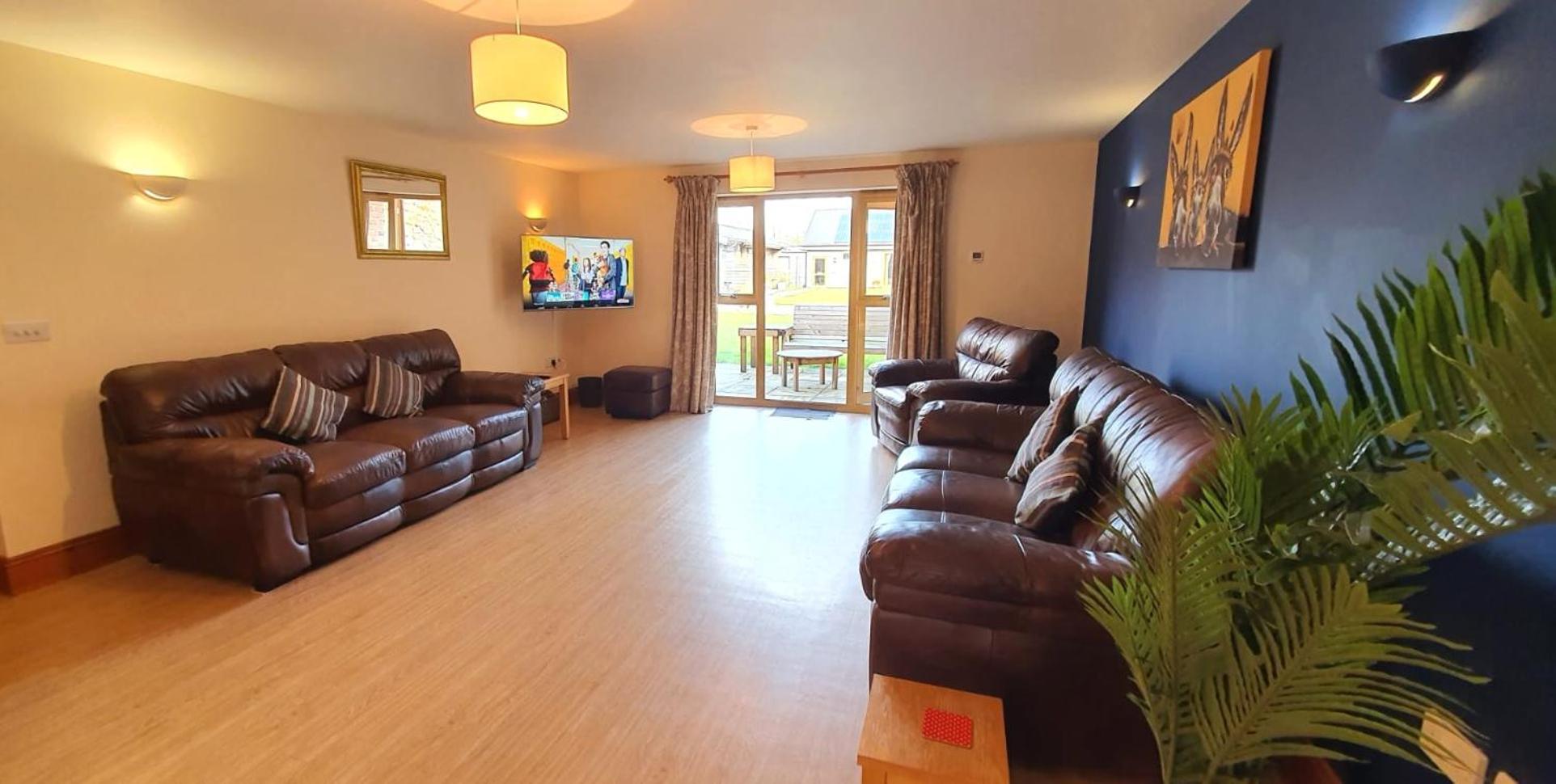 The Victorian Barn, Self-Catering Holidays With Pool And Hot Tubs, Dorset Woolland Room photo