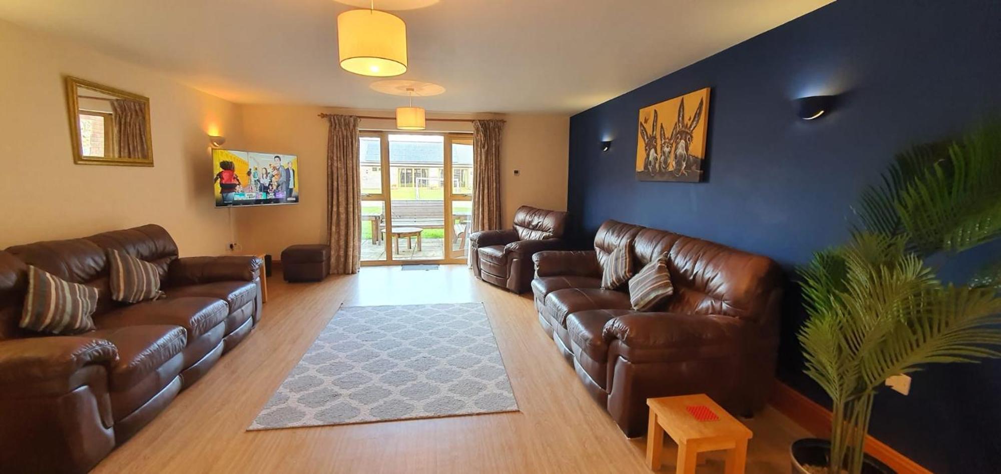 The Victorian Barn, Self-Catering Holidays With Pool And Hot Tubs, Dorset Woolland Exterior photo
